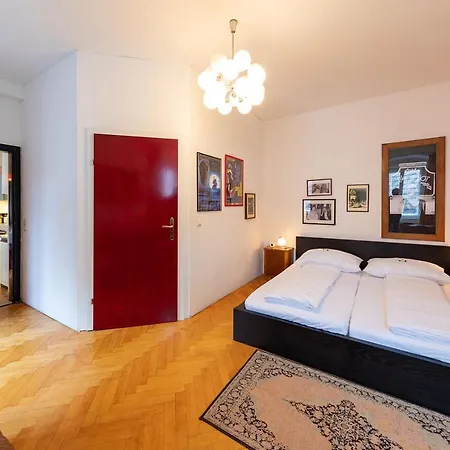 六十年代公寓 *